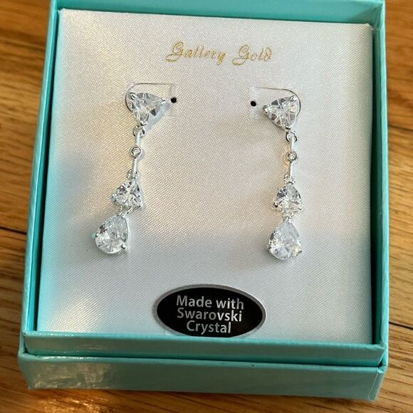 Swarovski crystal dangle diamond earrings - Picture 1 of 7